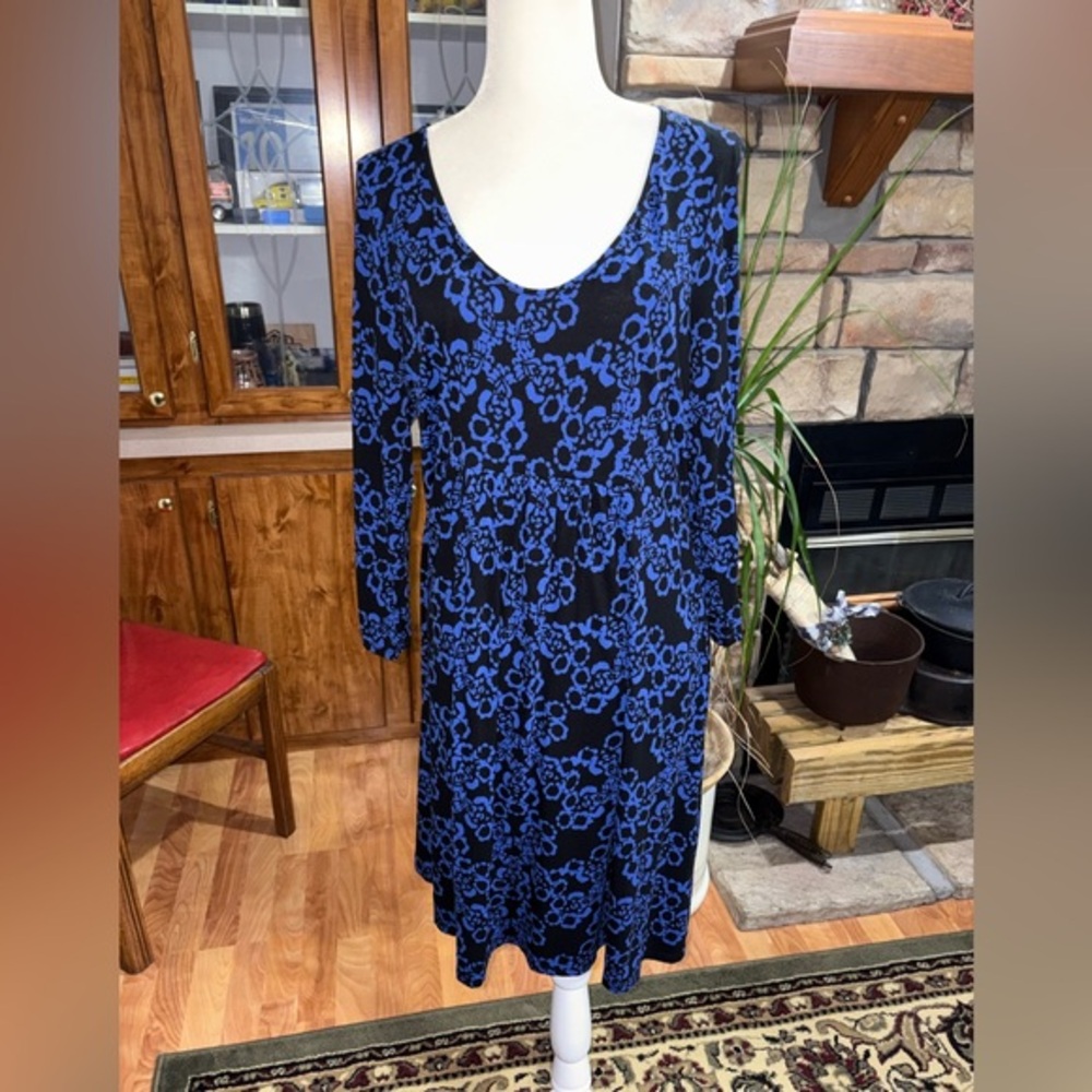 MADISON SIZE X-LARGE BLUE & BLACK FLIRAL PRINT 3/4 SLEEVE DRESS LOTS OF STRETCH